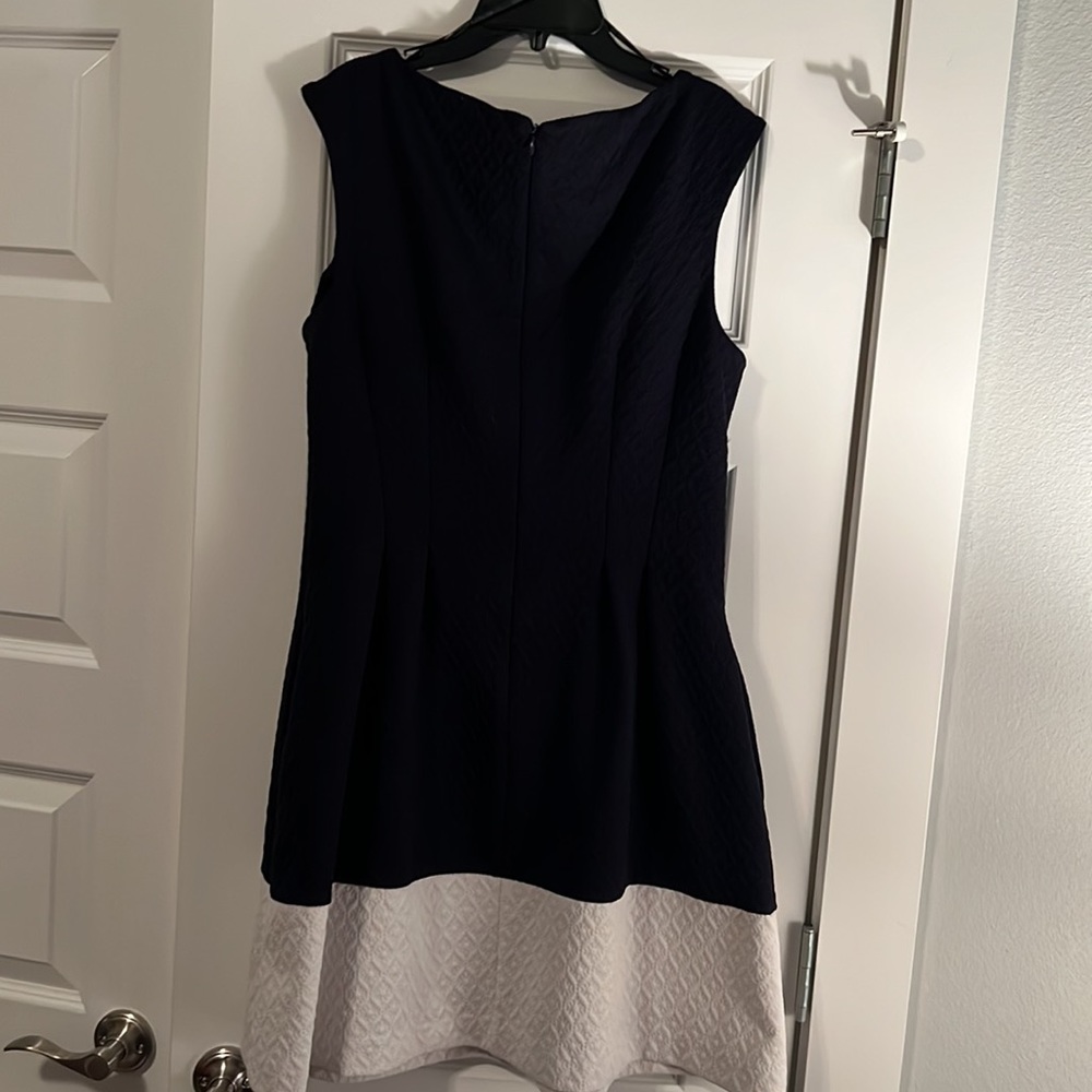 Beautiful Vince Camuto dress…Spring will be here before you know it! - Picture 4 of 5